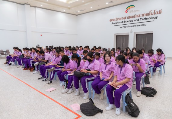 ภาพกิจกรรม คณะวิทยาศาสตร์และเทคโนโลยี มหาวิทยาลัยราชภัฏกำแพงเพชร ร่วมกับโรงเรียนคลองขลุงราษฎร์รังสรรค์ กำหนดจัดกิจกรรมค่ายบูรณาการวิทยาศาสตร์ คณิตศาสตร์และเทคโนโลยีเพื่อส่งเสริมนักเรียนในโครงการห้องเรียนพิเศษ (E-SMART) 