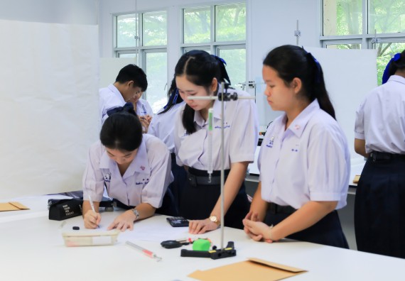 ภาพกิจกรรม   คณะวิทยาศาสตร์และเทคโนโลยี มหาวิทยาลัยราชภัฏกําแพงเพชร จัดการแข่งขันทักษะทางวิทยาศาสตร์และเทคโนโลยี ระดับมัธยมศึกษาตอนต้น ระดับมัธยมศึกษาตอนปลาย ในงานสัปดาห์วิทยาศาสตร์แห่งชาติ ส่วนภูมิภาค ประจำปี 2568