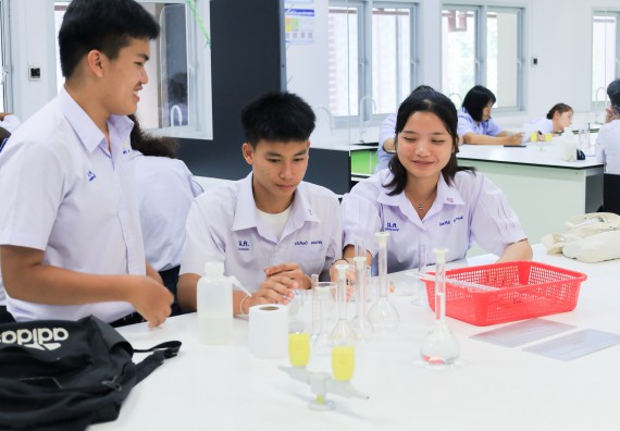 ภาพกิจกรรม   คณะวิทยาศาสตร์และเทคโนโลยี มหาวิทยาลัยราชภัฏกําแพงเพชร จัดการแข่งขันทักษะทางวิทยาศาสตร์และเทคโนโลยี ระดับมัธยมศึกษาตอนต้น ระดับมัธยมศึกษาตอนปลาย ในงานสัปดาห์วิทยาศาสตร์แห่งชาติ ส่วนภูมิภาค ประจำปี 2568