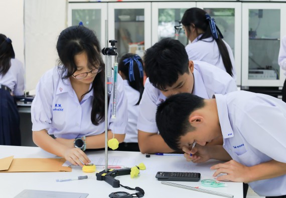 ภาพกิจกรรม   คณะวิทยาศาสตร์และเทคโนโลยี มหาวิทยาลัยราชภัฏกําแพงเพชร จัดการแข่งขันทักษะทางวิทยาศาสตร์และเทคโนโลยี ระดับมัธยมศึกษาตอนต้น ระดับมัธยมศึกษาตอนปลาย ในงานสัปดาห์วิทยาศาสตร์แห่งชาติ ส่วนภูมิภาค ประจำปี 2568