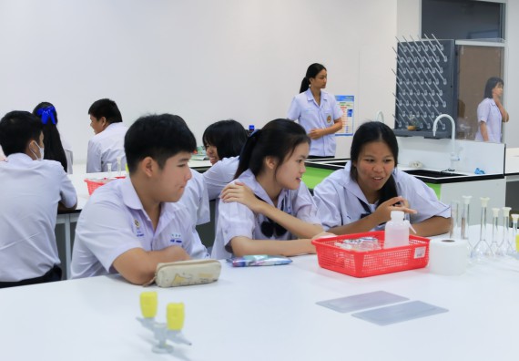 ภาพกิจกรรม   คณะวิทยาศาสตร์และเทคโนโลยี มหาวิทยาลัยราชภัฏกําแพงเพชร จัดการแข่งขันทักษะทางวิทยาศาสตร์และเทคโนโลยี ระดับมัธยมศึกษาตอนต้น ระดับมัธยมศึกษาตอนปลาย ในงานสัปดาห์วิทยาศาสตร์แห่งชาติ ส่วนภูมิภาค ประจำปี 2568