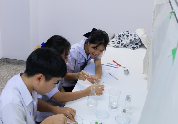 ภาพกิจกรรม   คณะวิทยาศาสตร์และเทคโนโลยี มหาวิทยาลัยราชภัฏกําแพงเพชร จัดการแข่งขันทักษะทางวิทยาศาสตร์และเทคโนโลยี ระดับมัธยมศึกษาตอนต้น ระดับมัธยมศึกษาตอนปลาย ในงานสัปดาห์วิทยาศาสตร์แห่งชาติ ส่วนภูมิภาค ประจำปี 2568