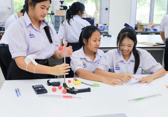 ภาพกิจกรรม   คณะวิทยาศาสตร์และเทคโนโลยี มหาวิทยาลัยราชภัฏกําแพงเพชร จัดการแข่งขันทักษะทางวิทยาศาสตร์และเทคโนโลยี ระดับมัธยมศึกษาตอนต้น ระดับมัธยมศึกษาตอนปลาย ในงานสัปดาห์วิทยาศาสตร์แห่งชาติ ส่วนภูมิภาค ประจำปี 2568