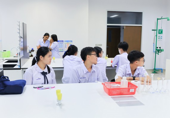 ภาพกิจกรรม   คณะวิทยาศาสตร์และเทคโนโลยี มหาวิทยาลัยราชภัฏกําแพงเพชร จัดการแข่งขันทักษะทางวิทยาศาสตร์และเทคโนโลยี ระดับมัธยมศึกษาตอนต้น ระดับมัธยมศึกษาตอนปลาย ในงานสัปดาห์วิทยาศาสตร์แห่งชาติ ส่วนภูมิภาค ประจำปี 2568