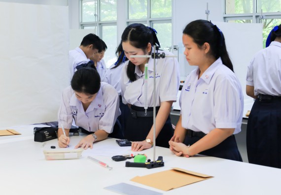 ภาพกิจกรรม   คณะวิทยาศาสตร์และเทคโนโลยี มหาวิทยาลัยราชภัฏกําแพงเพชร จัดการแข่งขันทักษะทางวิทยาศาสตร์และเทคโนโลยี ระดับมัธยมศึกษาตอนต้น ระดับมัธยมศึกษาตอนปลาย ในงานสัปดาห์วิทยาศาสตร์แห่งชาติ ส่วนภูมิภาค ประจำปี 2568