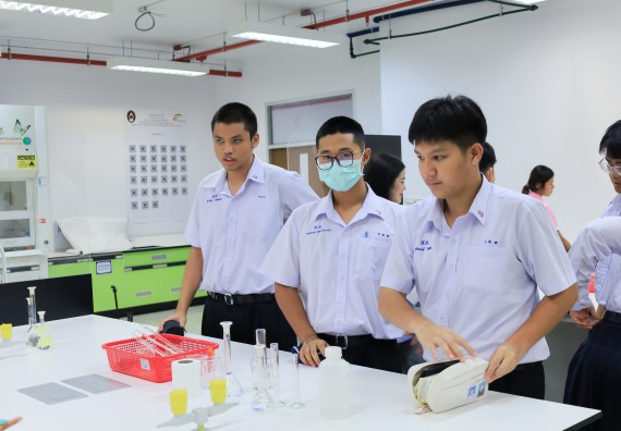 ภาพกิจกรรม   คณะวิทยาศาสตร์และเทคโนโลยี มหาวิทยาลัยราชภัฏกําแพงเพชร จัดการแข่งขันทักษะทางวิทยาศาสตร์และเทคโนโลยี ระดับมัธยมศึกษาตอนต้น ระดับมัธยมศึกษาตอนปลาย ในงานสัปดาห์วิทยาศาสตร์แห่งชาติ ส่วนภูมิภาค ประจำปี 2568