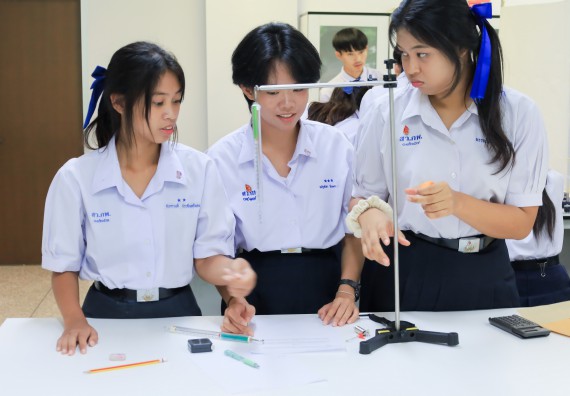 ภาพกิจกรรม   คณะวิทยาศาสตร์และเทคโนโลยี มหาวิทยาลัยราชภัฏกําแพงเพชร จัดการแข่งขันทักษะทางวิทยาศาสตร์และเทคโนโลยี ระดับมัธยมศึกษาตอนต้น ระดับมัธยมศึกษาตอนปลาย ในงานสัปดาห์วิทยาศาสตร์แห่งชาติ ส่วนภูมิภาค ประจำปี 2568