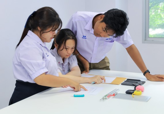 ภาพกิจกรรม   คณะวิทยาศาสตร์และเทคโนโลยี มหาวิทยาลัยราชภัฏกําแพงเพชร จัดการแข่งขันทักษะทางวิทยาศาสตร์และเทคโนโลยี ระดับมัธยมศึกษาตอนต้น ระดับมัธยมศึกษาตอนปลาย ในงานสัปดาห์วิทยาศาสตร์แห่งชาติ ส่วนภูมิภาค ประจำปี 2568