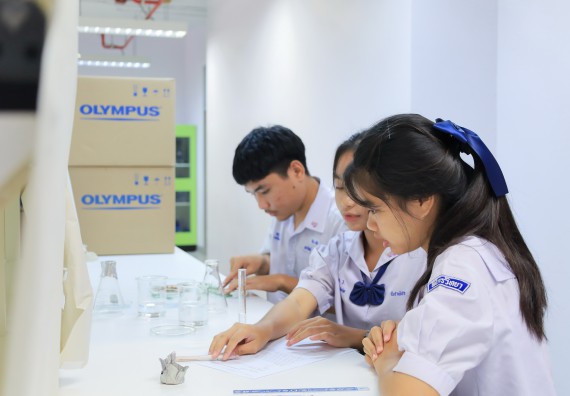 ภาพกิจกรรม   คณะวิทยาศาสตร์และเทคโนโลยี มหาวิทยาลัยราชภัฏกําแพงเพชร จัดการแข่งขันทักษะทางวิทยาศาสตร์และเทคโนโลยี ระดับมัธยมศึกษาตอนต้น ระดับมัธยมศึกษาตอนปลาย ในงานสัปดาห์วิทยาศาสตร์แห่งชาติ ส่วนภูมิภาค ประจำปี 2568