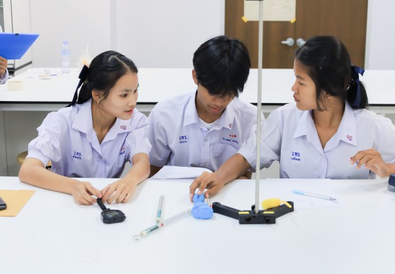 ภาพกิจกรรม   คณะวิทยาศาสตร์และเทคโนโลยี มหาวิทยาลัยราชภัฏกําแพงเพชร จัดการแข่งขันทักษะทางวิทยาศาสตร์และเทคโนโลยี ระดับมัธยมศึกษาตอนต้น ระดับมัธยมศึกษาตอนปลาย ในงานสัปดาห์วิทยาศาสตร์แห่งชาติ ส่วนภูมิภาค ประจำปี 2568