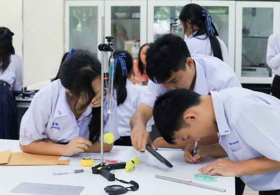 ภาพกิจกรรม   คณะวิทยาศาสตร์และเทคโนโลยี มหาวิทยาลัยราชภัฏกําแพงเพชร จัดการแข่งขันทักษะทางวิทยาศาสตร์และเทคโนโลยี ระดับมัธยมศึกษาตอนต้น ระดับมัธยมศึกษาตอนปลาย ในงานสัปดาห์วิทยาศาสตร์แห่งชาติ ส่วนภูมิภาค ประจำปี 2568