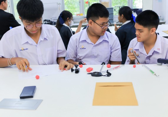 ภาพกิจกรรม   คณะวิทยาศาสตร์และเทคโนโลยี มหาวิทยาลัยราชภัฏกําแพงเพชร จัดการแข่งขันทักษะทางวิทยาศาสตร์และเทคโนโลยี ระดับมัธยมศึกษาตอนต้น ระดับมัธยมศึกษาตอนปลาย ในงานสัปดาห์วิทยาศาสตร์แห่งชาติ ส่วนภูมิภาค ประจำปี 2568