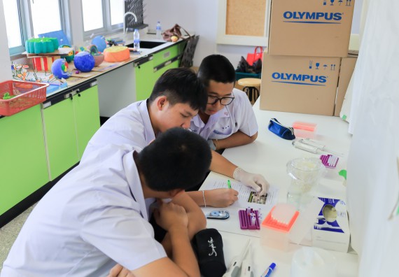 ภาพกิจกรรม   คณะวิทยาศาสตร์และเทคโนโลยี มหาวิทยาลัยราชภัฏกําแพงเพชร จัดการแข่งขันทักษะทางวิทยาศาสตร์และเทคโนโลยี ระดับมัธยมศึกษาตอนต้น ระดับมัธยมศึกษาตอนปลาย ในงานสัปดาห์วิทยาศาสตร์แห่งชาติ ส่วนภูมิภาค ประจำปี 2568