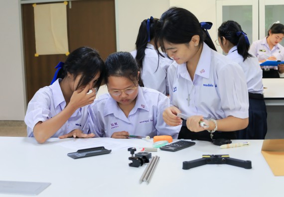 ภาพกิจกรรม   คณะวิทยาศาสตร์และเทคโนโลยี มหาวิทยาลัยราชภัฏกําแพงเพชร จัดการแข่งขันทักษะทางวิทยาศาสตร์และเทคโนโลยี ระดับมัธยมศึกษาตอนต้น ระดับมัธยมศึกษาตอนปลาย ในงานสัปดาห์วิทยาศาสตร์แห่งชาติ ส่วนภูมิภาค ประจำปี 2568