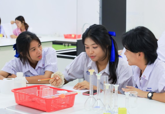 ภาพกิจกรรม   คณะวิทยาศาสตร์และเทคโนโลยี มหาวิทยาลัยราชภัฏกําแพงเพชร จัดการแข่งขันทักษะทางวิทยาศาสตร์และเทคโนโลยี ระดับมัธยมศึกษาตอนต้น ระดับมัธยมศึกษาตอนปลาย ในงานสัปดาห์วิทยาศาสตร์แห่งชาติ ส่วนภูมิภาค ประจำปี 2568