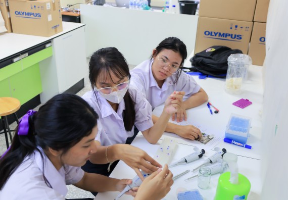 ภาพกิจกรรม   คณะวิทยาศาสตร์และเทคโนโลยี มหาวิทยาลัยราชภัฏกําแพงเพชร จัดการแข่งขันทักษะทางวิทยาศาสตร์และเทคโนโลยี ระดับมัธยมศึกษาตอนต้น ระดับมัธยมศึกษาตอนปลาย ในงานสัปดาห์วิทยาศาสตร์แห่งชาติ ส่วนภูมิภาค ประจำปี 2568