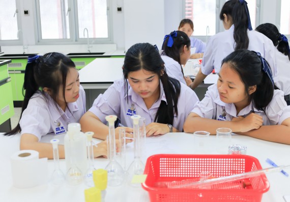 ภาพกิจกรรม   คณะวิทยาศาสตร์และเทคโนโลยี มหาวิทยาลัยราชภัฏกําแพงเพชร จัดการแข่งขันทักษะทางวิทยาศาสตร์และเทคโนโลยี ระดับมัธยมศึกษาตอนต้น ระดับมัธยมศึกษาตอนปลาย ในงานสัปดาห์วิทยาศาสตร์แห่งชาติ ส่วนภูมิภาค ประจำปี 2568