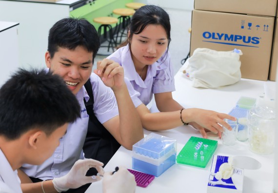 ภาพกิจกรรม   คณะวิทยาศาสตร์และเทคโนโลยี มหาวิทยาลัยราชภัฏกําแพงเพชร จัดการแข่งขันทักษะทางวิทยาศาสตร์และเทคโนโลยี ระดับมัธยมศึกษาตอนต้น ระดับมัธยมศึกษาตอนปลาย ในงานสัปดาห์วิทยาศาสตร์แห่งชาติ ส่วนภูมิภาค ประจำปี 2568