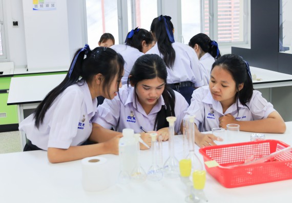 ภาพกิจกรรม   คณะวิทยาศาสตร์และเทคโนโลยี มหาวิทยาลัยราชภัฏกําแพงเพชร จัดการแข่งขันทักษะทางวิทยาศาสตร์และเทคโนโลยี ระดับมัธยมศึกษาตอนต้น ระดับมัธยมศึกษาตอนปลาย ในงานสัปดาห์วิทยาศาสตร์แห่งชาติ ส่วนภูมิภาค ประจำปี 2568