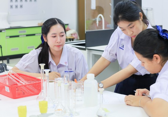 ภาพกิจกรรม   คณะวิทยาศาสตร์และเทคโนโลยี มหาวิทยาลัยราชภัฏกําแพงเพชร จัดการแข่งขันทักษะทางวิทยาศาสตร์และเทคโนโลยี ระดับมัธยมศึกษาตอนต้น ระดับมัธยมศึกษาตอนปลาย ในงานสัปดาห์วิทยาศาสตร์แห่งชาติ ส่วนภูมิภาค ประจำปี 2568