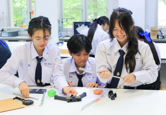 ภาพกิจกรรม   คณะวิทยาศาสตร์และเทคโนโลยี มหาวิทยาลัยราชภัฏกําแพงเพชร จัดการแข่งขันทักษะทางวิทยาศาสตร์และเทคโนโลยี ระดับมัธยมศึกษาตอนต้น ระดับมัธยมศึกษาตอนปลาย ในงานสัปดาห์วิทยาศาสตร์แห่งชาติ ส่วนภูมิภาค ประจำปี 2568