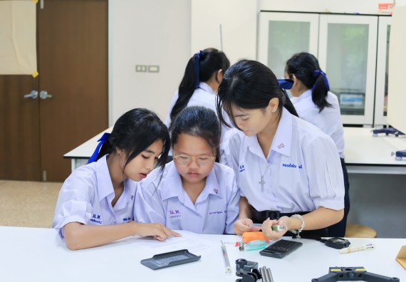 ภาพกิจกรรม   คณะวิทยาศาสตร์และเทคโนโลยี มหาวิทยาลัยราชภัฏกําแพงเพชร จัดการแข่งขันทักษะทางวิทยาศาสตร์และเทคโนโลยี ระดับมัธยมศึกษาตอนต้น ระดับมัธยมศึกษาตอนปลาย ในงานสัปดาห์วิทยาศาสตร์แห่งชาติ ส่วนภูมิภาค ประจำปี 2568