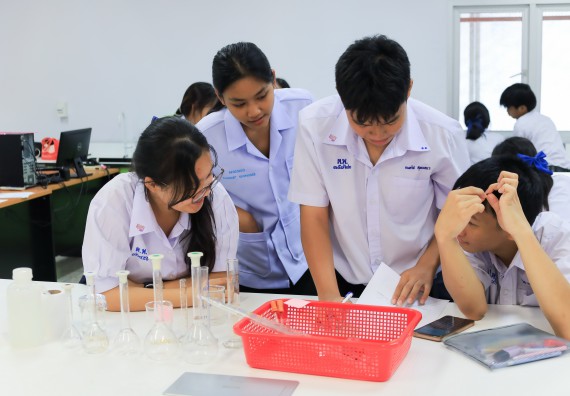 ภาพกิจกรรม   คณะวิทยาศาสตร์และเทคโนโลยี มหาวิทยาลัยราชภัฏกําแพงเพชร จัดการแข่งขันทักษะทางวิทยาศาสตร์และเทคโนโลยี ระดับมัธยมศึกษาตอนต้น ระดับมัธยมศึกษาตอนปลาย ในงานสัปดาห์วิทยาศาสตร์แห่งชาติ ส่วนภูมิภาค ประจำปี 2568