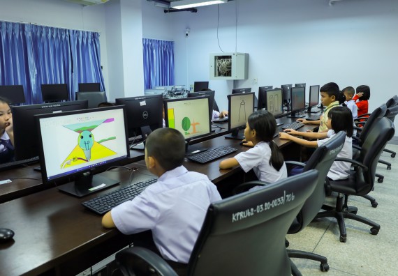 ภาพกิจกรรม  คณะวิทยาศาสตร์และเทคโนโลยี มหาวิทยาลัยราชภัฏกําแพงเพชร จัดการแข่งขันวาดภาพด้วยโปรแกรม Paint ระดับประถมศึกษาตอนต้น ระดับประถมศึกษาตอนปลาย ในงานสัปดาห์วิทยาศาสตร์แห่งชาติ ส่วนภูมิภาค ประจำปี 2568