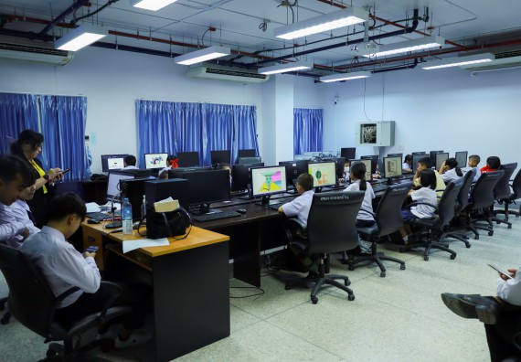 ภาพกิจกรรม  คณะวิทยาศาสตร์และเทคโนโลยี มหาวิทยาลัยราชภัฏกําแพงเพชร จัดการแข่งขันวาดภาพด้วยโปรแกรม Paint ระดับประถมศึกษาตอนต้น ระดับประถมศึกษาตอนปลาย ในงานสัปดาห์วิทยาศาสตร์แห่งชาติ ส่วนภูมิภาค ประจำปี 2568