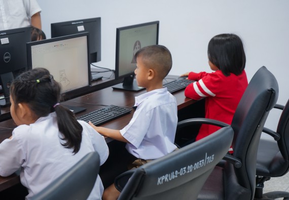 ภาพกิจกรรม  คณะวิทยาศาสตร์และเทคโนโลยี มหาวิทยาลัยราชภัฏกําแพงเพชร จัดการแข่งขันวาดภาพด้วยโปรแกรม Paint ระดับประถมศึกษาตอนต้น ระดับประถมศึกษาตอนปลาย ในงานสัปดาห์วิทยาศาสตร์แห่งชาติ ส่วนภูมิภาค ประจำปี 2568