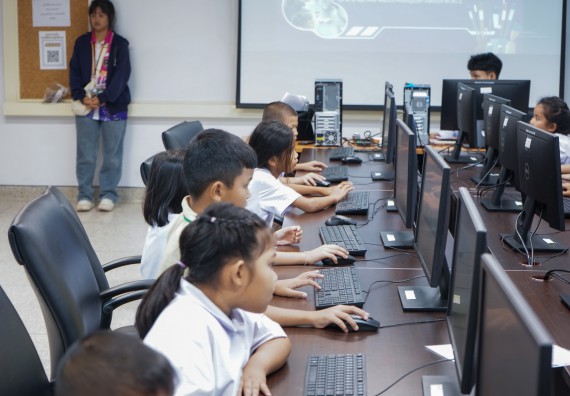 ภาพกิจกรรม  คณะวิทยาศาสตร์และเทคโนโลยี มหาวิทยาลัยราชภัฏกําแพงเพชร จัดการแข่งขันวาดภาพด้วยโปรแกรม Paint ระดับประถมศึกษาตอนต้น ระดับประถมศึกษาตอนปลาย ในงานสัปดาห์วิทยาศาสตร์แห่งชาติ ส่วนภูมิภาค ประจำปี 2568