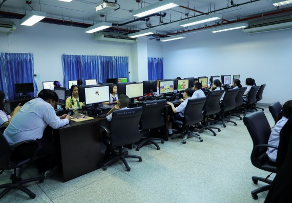 ภาพกิจกรรม  คณะวิทยาศาสตร์และเทคโนโลยี มหาวิทยาลัยราชภัฏกําแพงเพชร จัดการแข่งขันวาดภาพด้วยโปรแกรม Paint ระดับประถมศึกษาตอนต้น ระดับประถมศึกษาตอนปลาย ในงานสัปดาห์วิทยาศาสตร์แห่งชาติ ส่วนภูมิภาค ประจำปี 2568