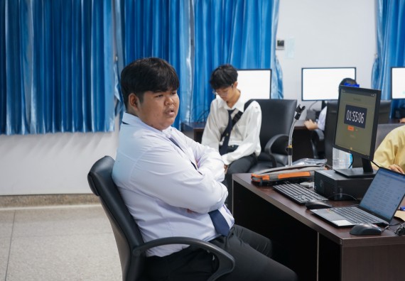 ภาพกิจกรรม  คณะวิทยาศาสตร์และเทคโนโลยี มหาวิทยาลัยราชภัฏกําแพงเพชร จัดการแข่งขันวาดภาพด้วยโปรแกรม Paint ระดับประถมศึกษาตอนต้น ระดับประถมศึกษาตอนปลาย ในงานสัปดาห์วิทยาศาสตร์แห่งชาติ ส่วนภูมิภาค ประจำปี 2568