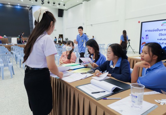 ภาพกิจกรรม   คณะวิทยาศาสตร์และเทคโนโลยี มหาวิทยาลัยราชภัฏกําแพงเพชร จัดการประกวดการแสดงทางวิทยาศาสตร์ (Science Show) ระดับมัธยมศึกษาตอนต้น ระดับมัธยมศึกษาตอนปลาย ในงานสัปดาห์วิทยาศาสตร์แห่งชาติ ส่วนภูมิภาค ประจำปี 2568