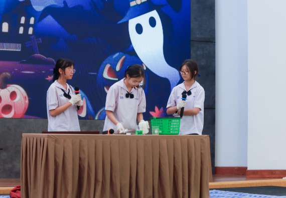 ภาพกิจกรรม   คณะวิทยาศาสตร์และเทคโนโลยี มหาวิทยาลัยราชภัฏกําแพงเพชร จัดการประกวดการแสดงทางวิทยาศาสตร์ (Science Show) ระดับมัธยมศึกษาตอนต้น ระดับมัธยมศึกษาตอนปลาย ในงานสัปดาห์วิทยาศาสตร์แห่งชาติ ส่วนภูมิภาค ประจำปี 2568