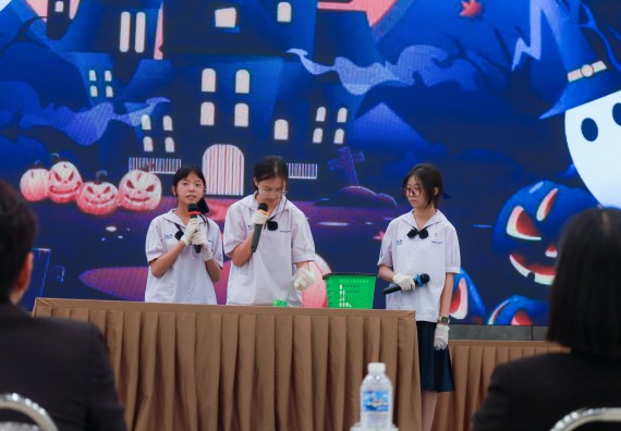 ภาพกิจกรรม   คณะวิทยาศาสตร์และเทคโนโลยี มหาวิทยาลัยราชภัฏกําแพงเพชร จัดการประกวดการแสดงทางวิทยาศาสตร์ (Science Show) ระดับมัธยมศึกษาตอนต้น ระดับมัธยมศึกษาตอนปลาย ในงานสัปดาห์วิทยาศาสตร์แห่งชาติ ส่วนภูมิภาค ประจำปี 2568