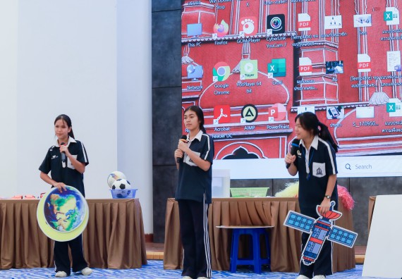 ภาพกิจกรรม   คณะวิทยาศาสตร์และเทคโนโลยี มหาวิทยาลัยราชภัฏกําแพงเพชร จัดการประกวดการแสดงทางวิทยาศาสตร์ (Science Show) ระดับมัธยมศึกษาตอนต้น ระดับมัธยมศึกษาตอนปลาย ในงานสัปดาห์วิทยาศาสตร์แห่งชาติ ส่วนภูมิภาค ประจำปี 2568