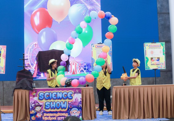 ภาพกิจกรรม   คณะวิทยาศาสตร์และเทคโนโลยี มหาวิทยาลัยราชภัฏกําแพงเพชร จัดการประกวดการแสดงทางวิทยาศาสตร์ (Science Show) ระดับมัธยมศึกษาตอนต้น ระดับมัธยมศึกษาตอนปลาย ในงานสัปดาห์วิทยาศาสตร์แห่งชาติ ส่วนภูมิภาค ประจำปี 2568