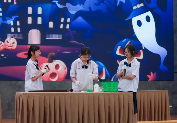 ภาพกิจกรรม   คณะวิทยาศาสตร์และเทคโนโลยี มหาวิทยาลัยราชภัฏกําแพงเพชร จัดการประกวดการแสดงทางวิทยาศาสตร์ (Science Show) ระดับมัธยมศึกษาตอนต้น ระดับมัธยมศึกษาตอนปลาย ในงานสัปดาห์วิทยาศาสตร์แห่งชาติ ส่วนภูมิภาค ประจำปี 2568