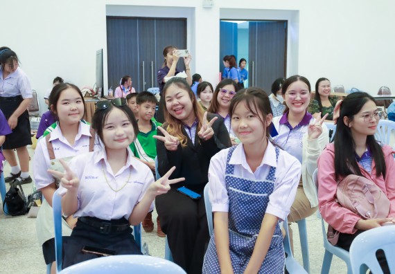 ภาพกิจกรรม   คณะวิทยาศาสตร์และเทคโนโลยี มหาวิทยาลัยราชภัฏกําแพงเพชร จัดการประกวดการแสดงทางวิทยาศาสตร์ (Science Show) ระดับมัธยมศึกษาตอนต้น ระดับมัธยมศึกษาตอนปลาย ในงานสัปดาห์วิทยาศาสตร์แห่งชาติ ส่วนภูมิภาค ประจำปี 2568