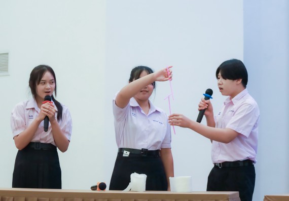 ภาพกิจกรรม   คณะวิทยาศาสตร์และเทคโนโลยี มหาวิทยาลัยราชภัฏกําแพงเพชร จัดการประกวดการแสดงทางวิทยาศาสตร์ (Science Show) ระดับมัธยมศึกษาตอนต้น ระดับมัธยมศึกษาตอนปลาย ในงานสัปดาห์วิทยาศาสตร์แห่งชาติ ส่วนภูมิภาค ประจำปี 2568