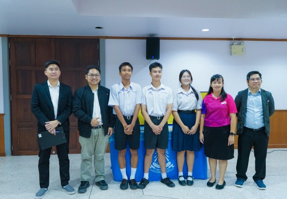 ภาพกิจกรรม  คณะวิทยาศาสตร์และเทคโนโลยี มหาวิทยาลัยราชภัฏกําแพงเพชร จัดการประกวดโครงงานคณิตศาสตร์ประเภททฤษฎี ระดับมัธยมศึกษาตอนปลาย ในงานสัปดาห์วิทยาศาสตร์แห่งชาติ ส่วนภูมิภาค ประจำปี 2568