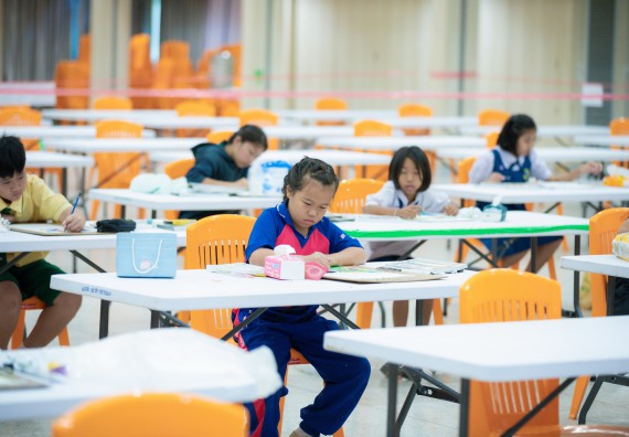 ภาพกิจกรรม  คณะวิทยาศาสตร์และเทคโนโลยี มหาวิทยาลัยราชภัฏกําแพงเพชร จัดการประกวดภาพวาดจินตนาการทางวิทยาศาสตร์ ระดับประถมศึกษาตอนปลาย ระดับมัธยมศึกษาตอนต้น ระดับมัธยมศึกษาตอนปลาย ในงานสัปดาห์วิทยาศาสตร์แห่งชาติ ส่วนภูมิภาค ประจำปี 2568