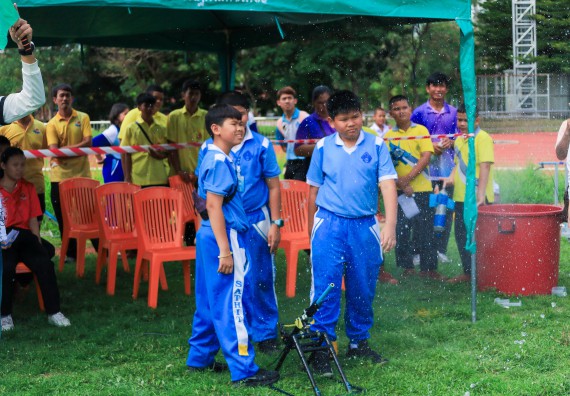 ภาพกิจกรรม  คณะวิทยาศาสตร์และเทคโนโลยี มหาวิทยาลัยราชภัฏกําแพงเพชร จัดการแข่งขันจรวดขวดน้ำ ระดับประถมศึกษา ระดับมัธยมศึกษาตอนต้น ระดับมัธยมศึกษาตอนปลาย ในงานสัปดาห์วิทยาศาสตร์แห่งชาติ ส่วนภูมิภาค ประจำปี 2568