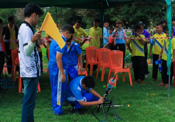 ภาพกิจกรรม  คณะวิทยาศาสตร์และเทคโนโลยี มหาวิทยาลัยราชภัฏกําแพงเพชร จัดการแข่งขันจรวดขวดน้ำ ระดับประถมศึกษา ระดับมัธยมศึกษาตอนต้น ระดับมัธยมศึกษาตอนปลาย ในงานสัปดาห์วิทยาศาสตร์แห่งชาติ ส่วนภูมิภาค ประจำปี 2568