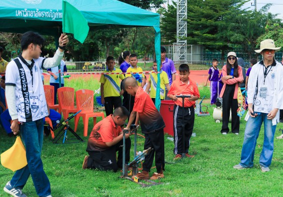 ภาพกิจกรรม  คณะวิทยาศาสตร์และเทคโนโลยี มหาวิทยาลัยราชภัฏกําแพงเพชร จัดการแข่งขันจรวดขวดน้ำ ระดับประถมศึกษา ระดับมัธยมศึกษาตอนต้น ระดับมัธยมศึกษาตอนปลาย ในงานสัปดาห์วิทยาศาสตร์แห่งชาติ ส่วนภูมิภาค ประจำปี 2568