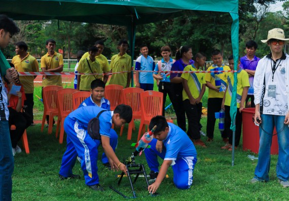 ภาพกิจกรรม  คณะวิทยาศาสตร์และเทคโนโลยี มหาวิทยาลัยราชภัฏกําแพงเพชร จัดการแข่งขันจรวดขวดน้ำ ระดับประถมศึกษา ระดับมัธยมศึกษาตอนต้น ระดับมัธยมศึกษาตอนปลาย ในงานสัปดาห์วิทยาศาสตร์แห่งชาติ ส่วนภูมิภาค ประจำปี 2568