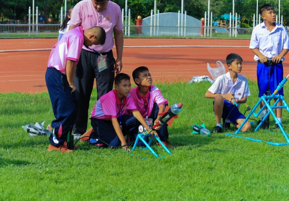 ภาพกิจกรรม  คณะวิทยาศาสตร์และเทคโนโลยี มหาวิทยาลัยราชภัฏกําแพงเพชร จัดการแข่งขันจรวดขวดน้ำ ระดับประถมศึกษา ระดับมัธยมศึกษาตอนต้น ระดับมัธยมศึกษาตอนปลาย ในงานสัปดาห์วิทยาศาสตร์แห่งชาติ ส่วนภูมิภาค ประจำปี 2568
