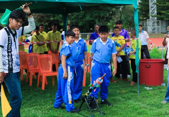 ภาพกิจกรรม  คณะวิทยาศาสตร์และเทคโนโลยี มหาวิทยาลัยราชภัฏกําแพงเพชร จัดการแข่งขันจรวดขวดน้ำ ระดับประถมศึกษา ระดับมัธยมศึกษาตอนต้น ระดับมัธยมศึกษาตอนปลาย ในงานสัปดาห์วิทยาศาสตร์แห่งชาติ ส่วนภูมิภาค ประจำปี 2568