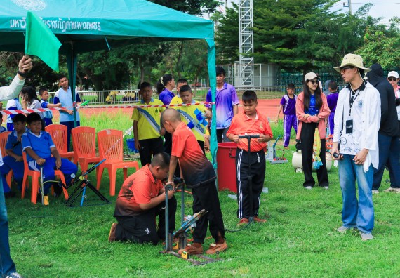 ภาพกิจกรรม  คณะวิทยาศาสตร์และเทคโนโลยี มหาวิทยาลัยราชภัฏกําแพงเพชร จัดการแข่งขันจรวดขวดน้ำ ระดับประถมศึกษา ระดับมัธยมศึกษาตอนต้น ระดับมัธยมศึกษาตอนปลาย ในงานสัปดาห์วิทยาศาสตร์แห่งชาติ ส่วนภูมิภาค ประจำปี 2568